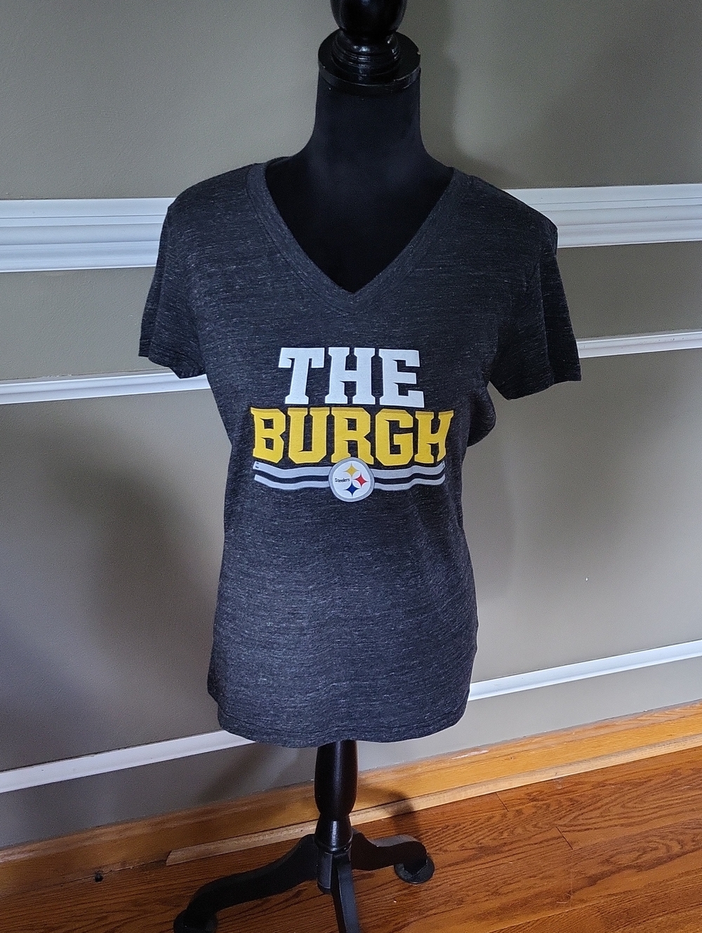 Fanatics Women's Gray V-Neck 'The Burgh' Steelers Graphic Tee Size Small